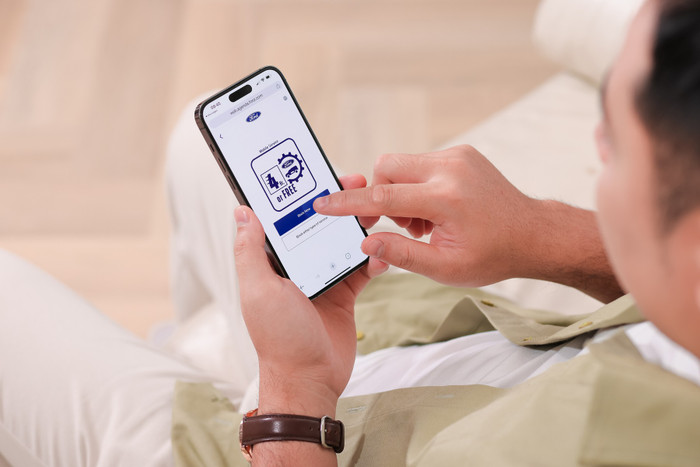 Chủ xe Ford có thể sử dụng ứng dụng FordPass để đặt lịch bảo dưỡng lưu động mobile-service.jpg
