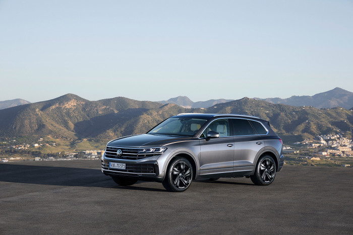 Volkswagen Touareg Highline mới với những chi tiết bắt mắt hơn ở phần ngoại thất. 1.jpg