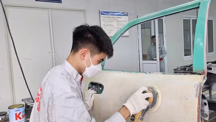 sinh-vien-duoc-dao-tao-trong-chuong-trinh-hoc-bong-day-nghe-toyota-3.jpg