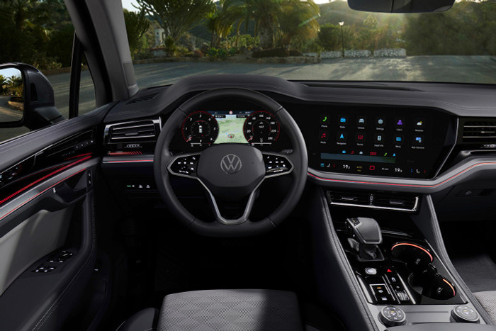 Volkswagen Touareg Highline và R-Line được bổ sung thêm nhiều tiện nghi hiện đại bên trong khoang lái 4.jpg