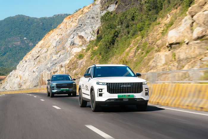 Xe Trung Quốc Omoda C5 và Jaecoo J7 ưu đãi sâu lên đến 90 triệu đồng trong tháng 5/2025