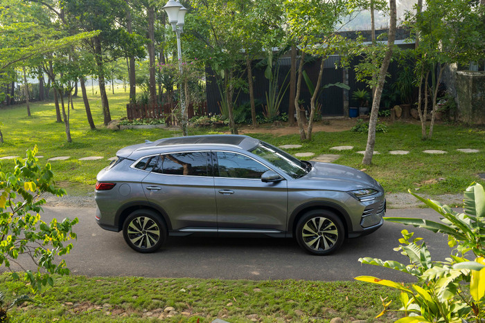 BYD Sealion 6 PHEV sẽ phải cạnh tranh trực tiếp với những đối thủ lớn như Mazda CX-5, Ford Territory,... byd-sealion6-xam-23.jpg