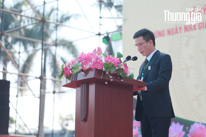 Tiến sĩ Nguyễn Huy Oanh, hiệu trưởng trường đại học Trưng Vương phát biểu tại sự kiện kỷ niệm 15 năm thành lập trường đại học Trưng Vương