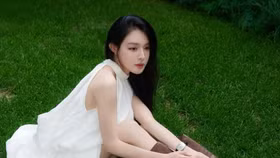 "Soi" độ giàu có của bà xã cầu thủ Vũ Văn Thanh: Sở hữu bộ sưu tập túi xách tiền tỷ, đi xe sang