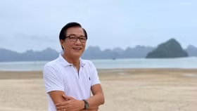 NSND Trọng Trinh: Từng bị cha đuổi đánh vì theo nghề diễn viên, sống hạnh phúc bên vợ kém 16 tuổi