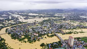 Ảnh hưởng của ba cơn bão liên tiếp vừa qua đã gây thiệt hại lớn về người, tài sản, nhiều công trình giao thông, xây dựng bị hư hại