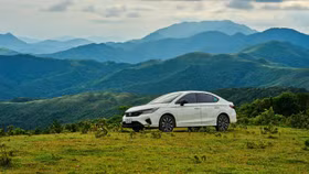 Hàng loạt chương trình ưu đãi "hot" của thị trường ô tô Việt trong tháng 11/2025