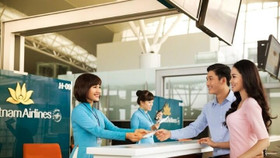 Từ 3/11, Vietnam Airlines sẽ thu phí hành lý xách tay quá cước ở cửa ra máy bay