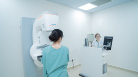 Mục sở thị bộ đôi “cặp mắt vàng” trong tầm soát ung thư vú tại Bệnh viện Vinmec Ocean Park 2