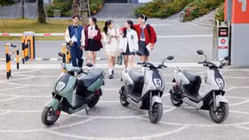 Kiểu dáng xe tay ga khiến cho Honda Icon :e rất thuận tiện trong việc sử dụng hàng ngày