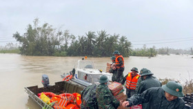 Công tác cứu hộ, cứu nạn được triển khai khẩn cấp ở các địa bàn ngập lụt
