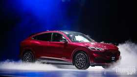 Ford Mustang Mach-E và Ford Territory đồng thời ra mắt tại Việt Nam