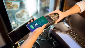 Chính phủ yêu cầu thúc đẩy thanh toán không dùng tiền mặt, xử lý nghiêm hành vi trốn thuế