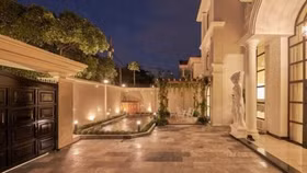 Bên trong biệt thự 600m² xa hoa của "nữ hoàng phòng trà" Lệ Quyên tại TP.HCM