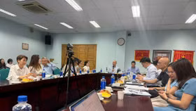 Quang cảnh buổi họp