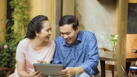 Cuộc sống hôn nhân viên mãn của NSND Lan Hương - "mẹ chồng" kinh điển của màn ảnh Việt