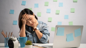 Dân văn phòng thường xuyên ngồi lâu, uống ít nước, thức khuya, nhịn tiểu, bỏ bữa sáng... khiến thận dần suy yếu mà không hay biết