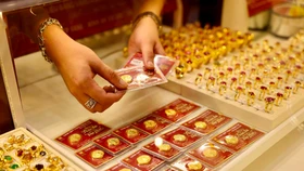 Giá vàng SJC bật tăng thêm 3,5 triệu đồng mỗi lượng