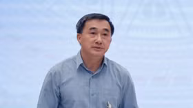 Thứ trưởng Bộ Y tế Trần Văn Thuấn