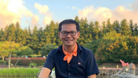 NSND Trung Hiếu: Là Giám đốc Nhà hát Kịch Hà Nội, cuộc sống viên mãn bên người vợ kém 19 tuổi
