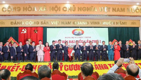 Ông Hà Minh Hải, Trưởng Ban Tổ chức Thành ủy Hà Nội chúc mừng Ban chấp hành Đảng bộ xã Phúc Thịnh