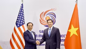 Phó Thủ tướng, Bộ trưởng Ngoại giao Bùi Thanh Sơn và Ngoại trưởng Mỹ Marco Rubio