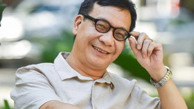 Nhờ những đóng góp trong nghệ thuật, Đức Khuê được trao tặng danh hiệu NSƯT năm 2011