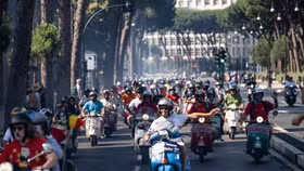 25.000 xe Vespa tập trung tại Rome kỷ niệm 80 năm 