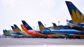 Bộ Xây dựng đề xuất chuyến bay chậm từ 3 giờ trở lên phải hoàn vé