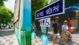 Nhằm phục vụ tốt cho nhân dân, du khách tham dự các hoạt động trong những ngày lễ lớn, Hà Nội vận động các hộ dân trên địa bàn mở cửa nhà vệ sinh miễn phí