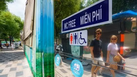 Nhằm phục vụ tốt cho nhân dân, du khách tham dự các hoạt động trong những ngày lễ lớn, Hà Nội vận động các hộ dân trên địa bàn mở cửa nhà vệ sinh miễn phí