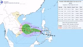 Bão số 15 đã vào Biển Đông, dự báo hai kịch bản khó lường, miền Trung đối mặt mưa lớn