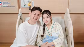 Vào tháng 2/2025, thủ môn Đặng Văn Lâm và vợ Yến Xuân chính thức chào đón cậu con trai đầu lòng