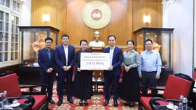 Chung tay cùng người dân khắc phục hậu quả lũ lụt, Honda Việt Nam trao tặng 3,8 tỷ đồng