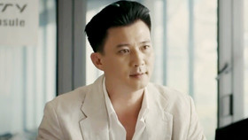 Viễn do Hà Việt Dũng thủ vai, được xây dựng là một người đàn ông thành đạt