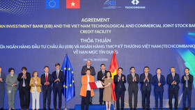 Phó Thủ tướng Chính phủ Hồ Đức Phớc, Cao ủy Jozef Síkela chứng kiến lễ công bố khoản tín dụng 200 triệu EUR