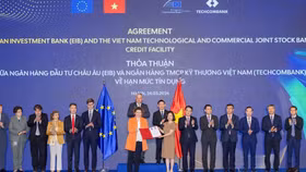 Phó Thủ tướng Chính phủ Hồ Đức Phớc, Cao ủy Jozef Síkela chứng kiến lễ công bố khoản tín dụng 200 triệu EUR