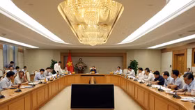 Phó Thủ tướng Trần Hồng Hà chủ trì cuộc họp nghe báo cáo về ban hành quy chuẩn, tiêu chuẩn và các nội dung liên quan đến dự án đường sắt tốc độ cao trên trục Bắc - Nam