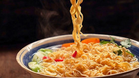 91% du khách Việt mang theo mì gói, muối chấm hoặc gia vị nêm sẵn khi đi du lịch