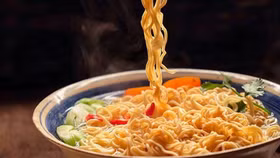 91% du khách Việt mang theo mì gói, muối chấm hoặc gia vị nêm sẵn khi đi du lịch