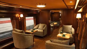 Trên các toa tàu, hệ thống ghế ngồi sang trọng, êm ái đem lại cảm giác dễ chịu và thoải mái cho mọi hành khách