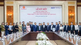 Đại diện ACV và Vingroup tại lễ ký kết