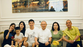 "Soi" bên trong căn biệt thự sang trọng của cầu thủ Hùng Dũng