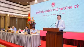 Bộ trưởng, Chủ nhiệm Văn phòng Chính phủ Trần Văn Sơn, Người phát ngôn của Chính phủ, chủ trì buổi họp báo Chính phủ thường kỳ tháng 5