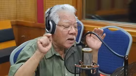 "Giọng đọc huyền thoại" NSND Lê Chức: Từng làm Giám đốc Nhà hát, là cậu ruột của hai mỹ nhân nổi tiếng Lê Vân, Lê Khanh