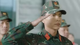 Từ “mỹ nam phản diện”, Steven Nguyễn thỏa ước nguyện đóng vai Bộ đội Cụ Hồ