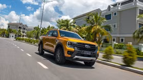 Các hãng ô tô đồng loạt tung khuyến mãi lớn trong tháng 8/2025