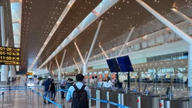 Hành khách làm thủ tục bay ở Nhà ga hành khách T3