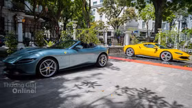 Cặp đôi siêu xe Ferrari Roma Spider và Ferrari 296 GTS có mặt tại Hà Nội, giá khoảng 23 tỷ đồng