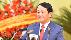 Ông Hầu A Lềnh phát biểu tại Đại hội Đảng bộ tỉnh Tuyên Quang, sáng 24/9